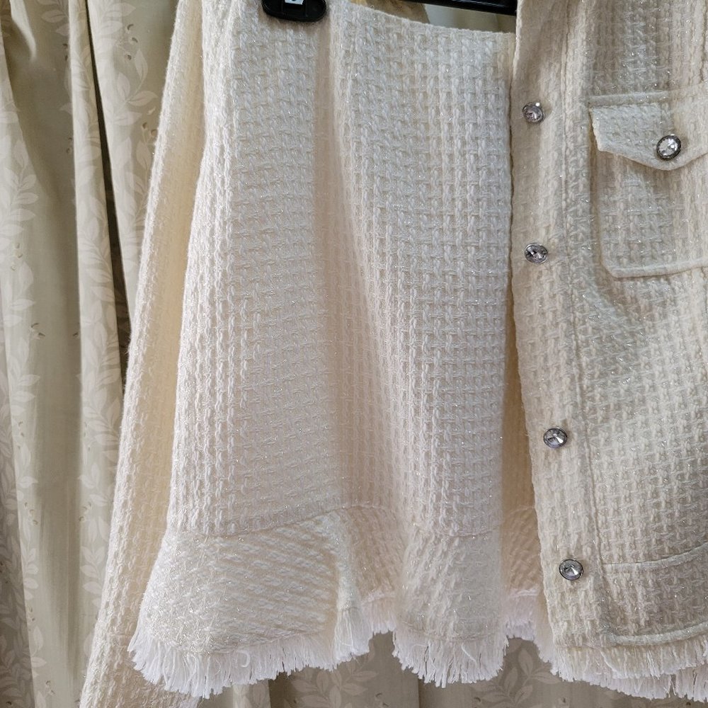 Cache Cream Suit w Flared Skirt & Crystal buttons - Picture 2 of 11